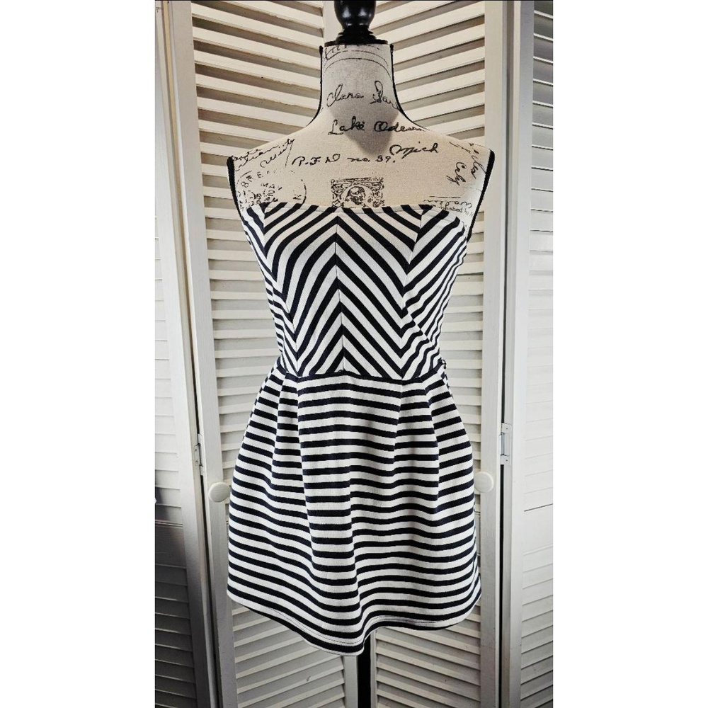 CHARLOTTE RUSSE Dark Blue and White Chevron Mini Dress Womens Size Medium - Picture 2 of 5